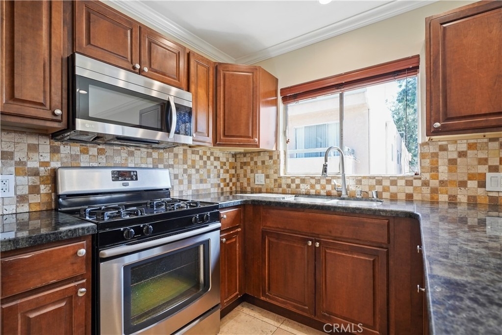 15457 Moorpark - Photo 4