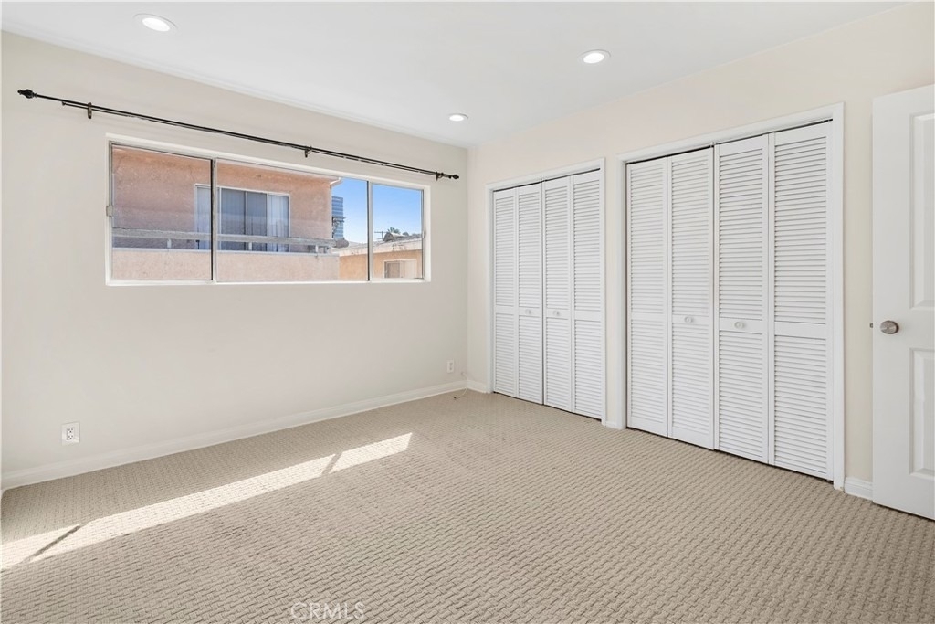 15457 Moorpark - Photo 18