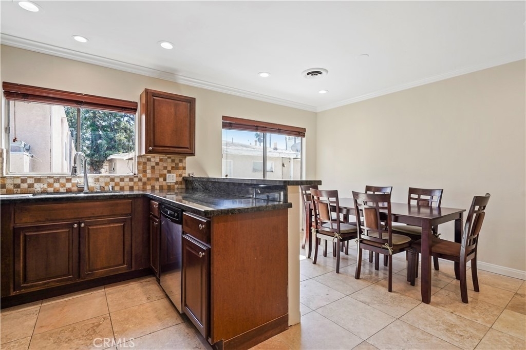 15457 Moorpark - Photo 6
