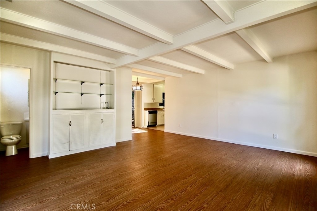 21470 Providencia Street - Photo 2