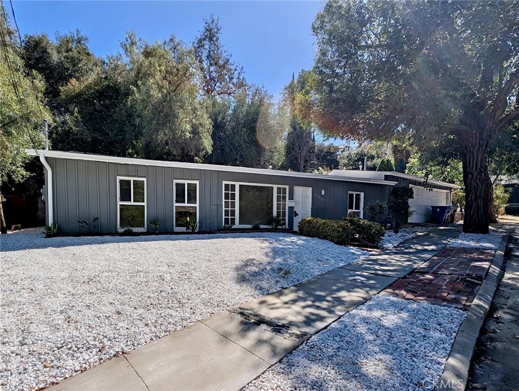 21470 Providencia Street - Photo 0