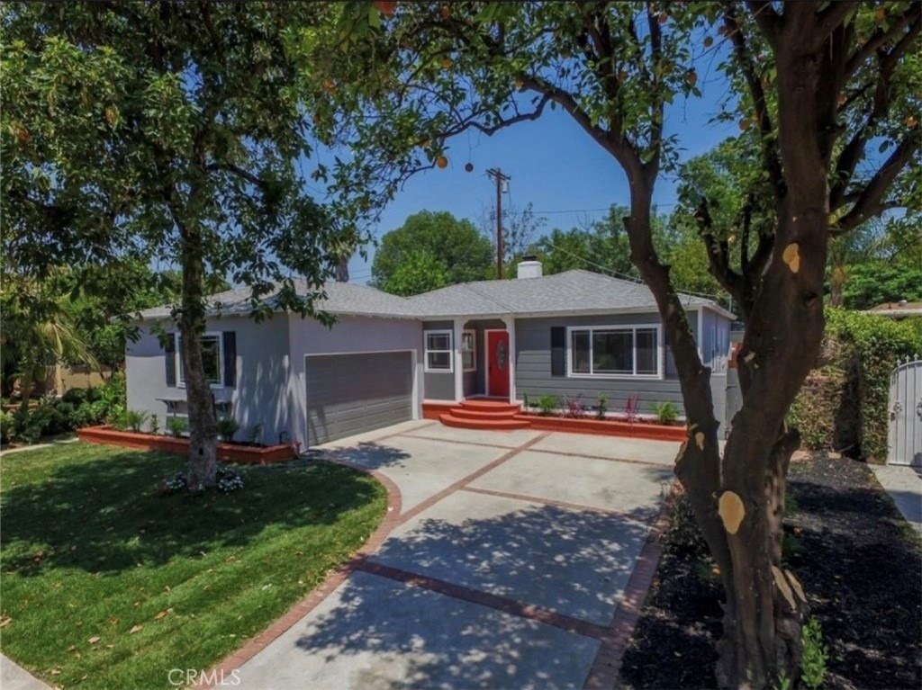 8956 Gladbeck Avenue - Photo 0