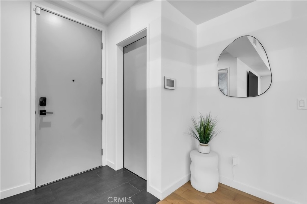 532 W Elk Avenue - Photo 2
