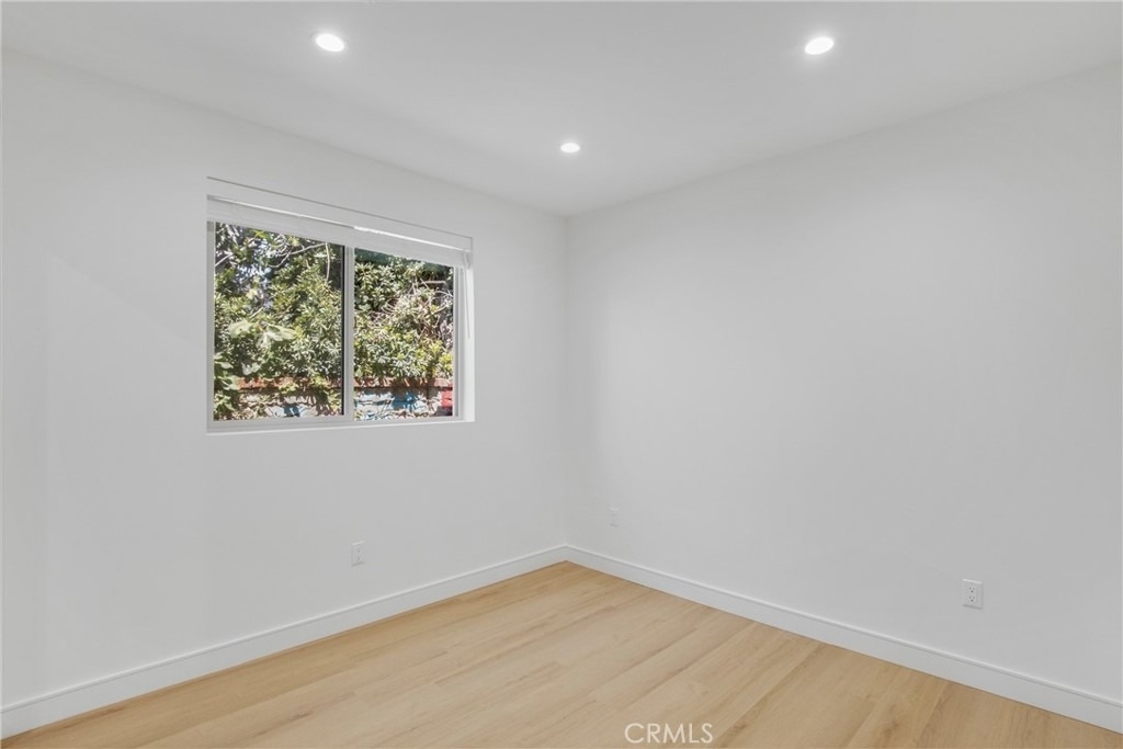 4851 Woodman Avenue - Photo 7