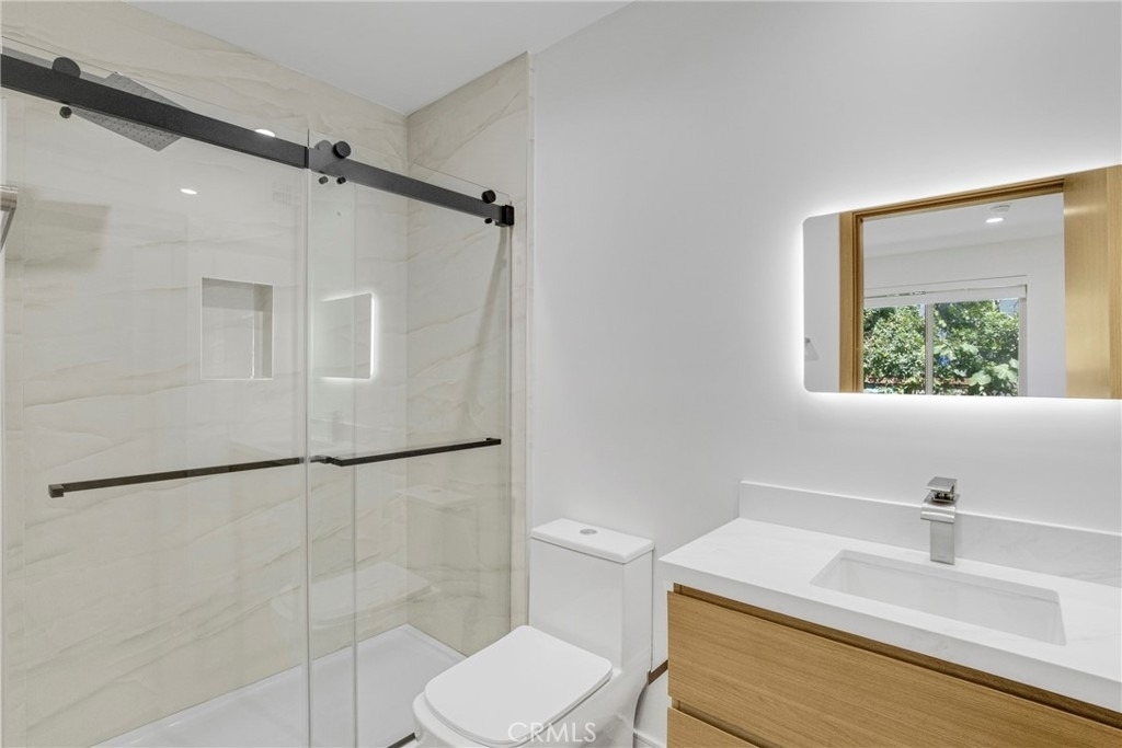 4851 Woodman Avenue - Photo 8