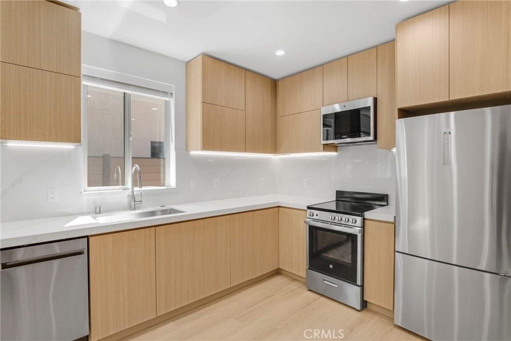 4851 Woodman Avenue - Photo 3