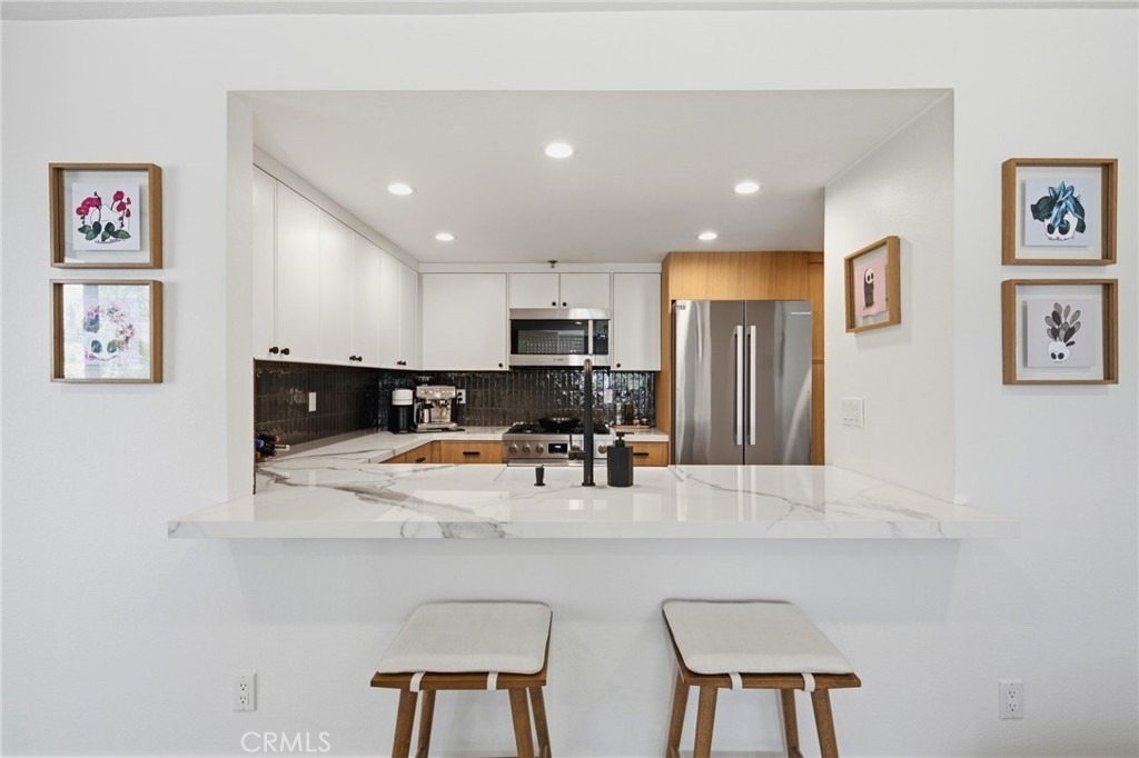 345 Avocado Street - Photo 4