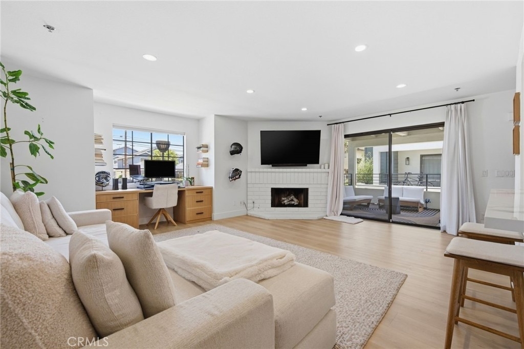 345 Avocado Street - Photo 3