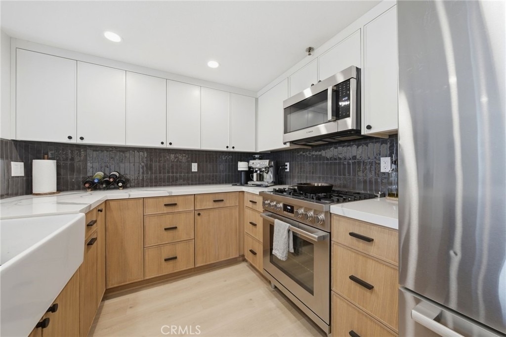 345 Avocado Street - Photo 6