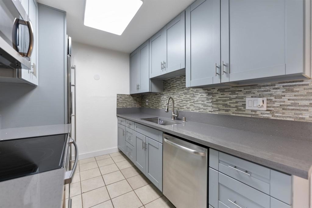 1551 Broadway - Photo 4