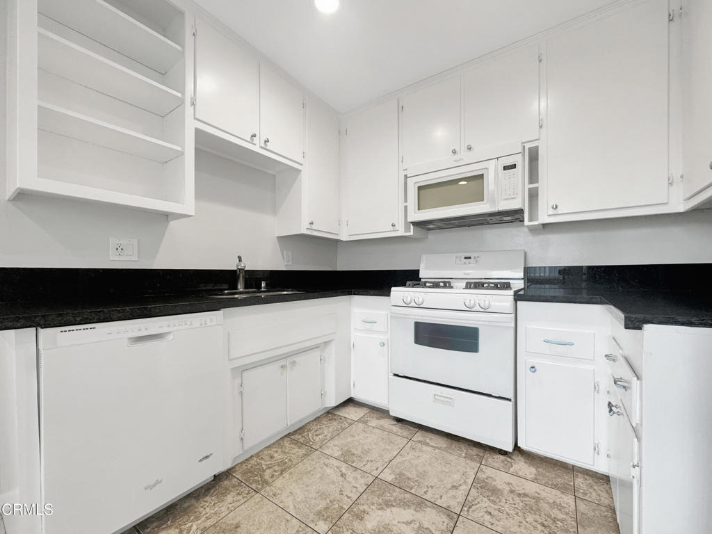 580 N Los Robles Avenue - Photo 5