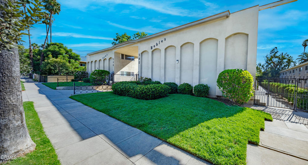 580 N Los Robles Avenue - Photo 16