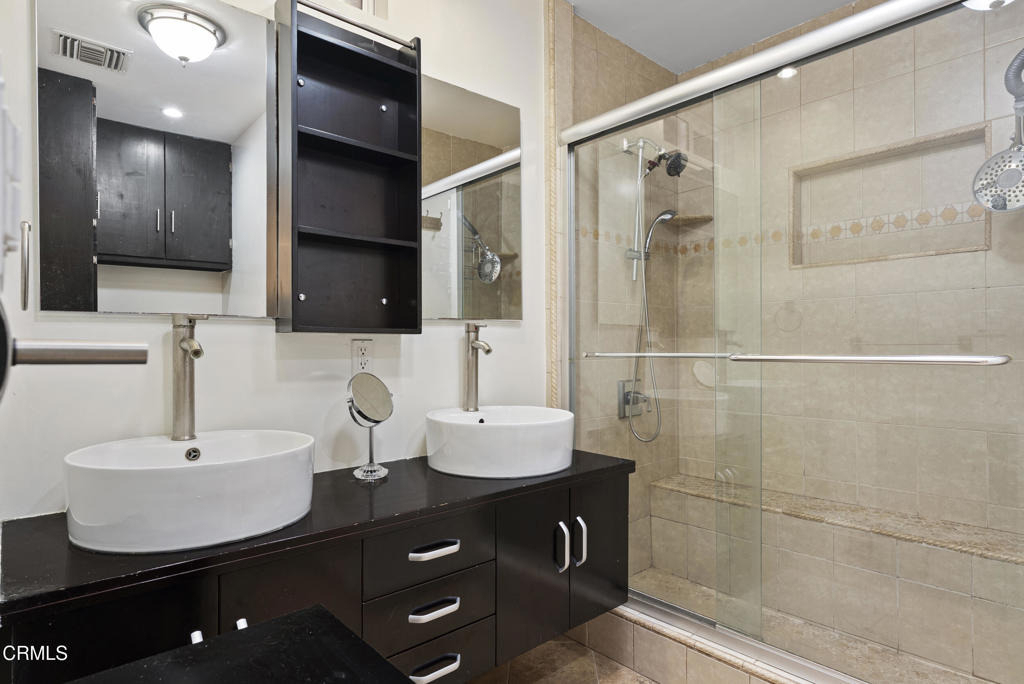 4951 Enfield Avenue - Photo 8