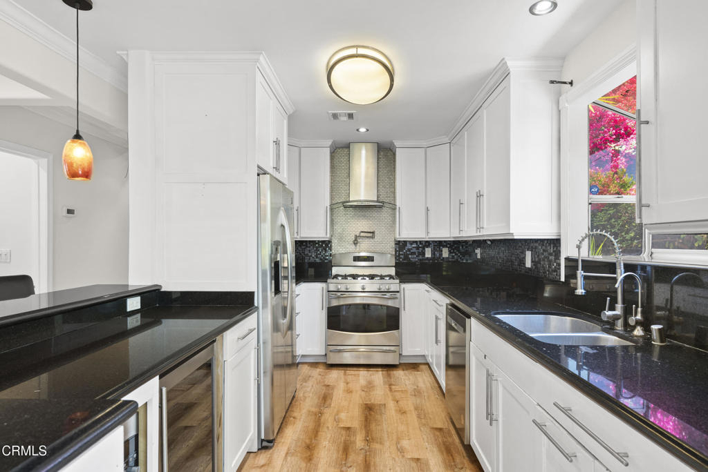 4951 Enfield Avenue - Photo 6