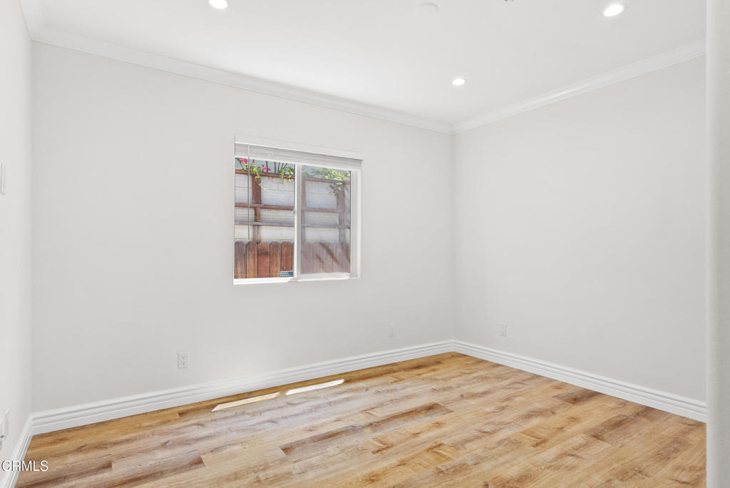 4951 Enfield Avenue - Photo 12