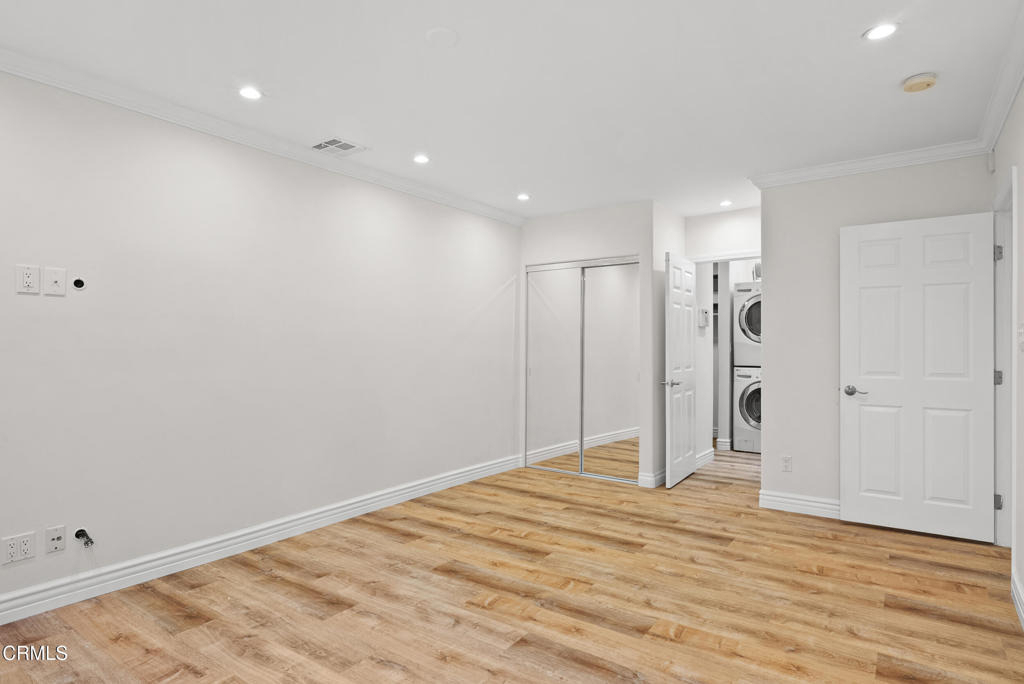 4951 Enfield Avenue - Photo 9
