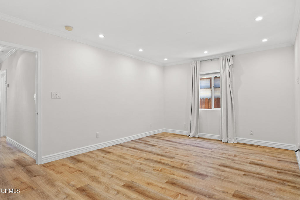 4951 Enfield Avenue - Photo 11