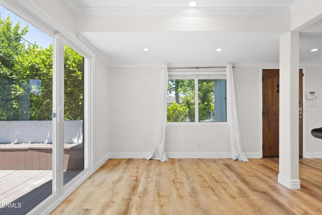 4951 Enfield Avenue - Photo 3