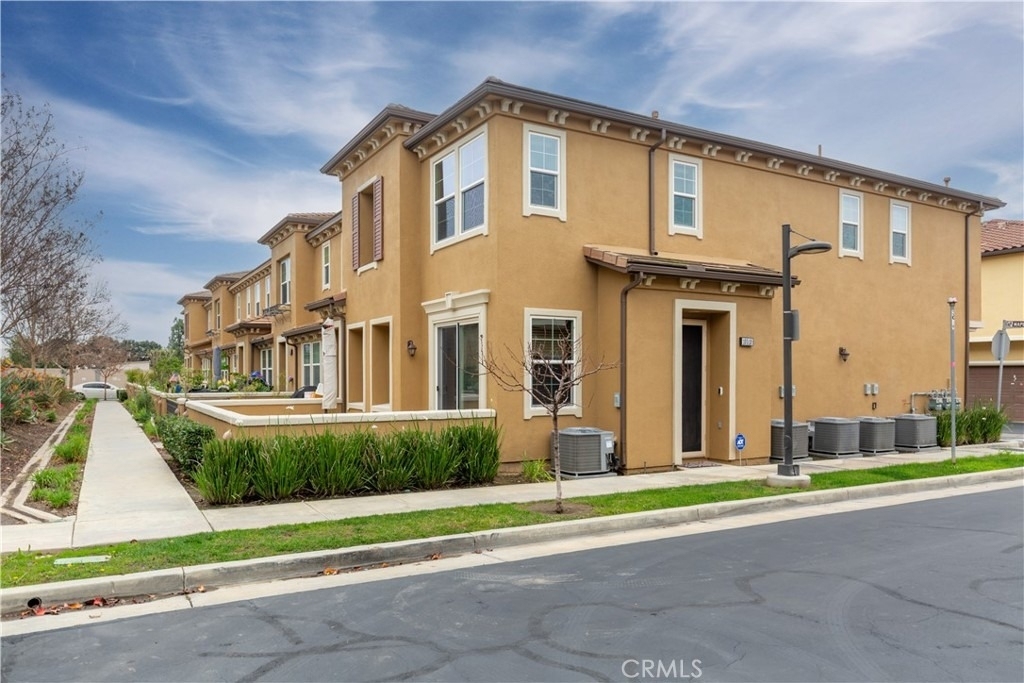 10510 Maple - Photo 0