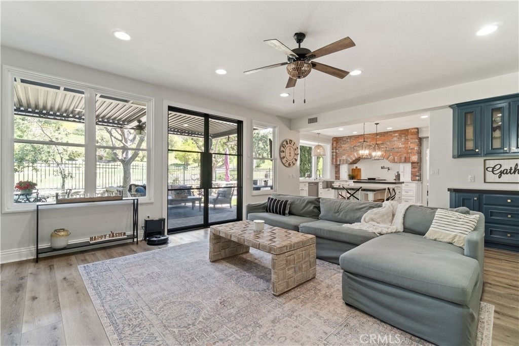 11 Willowglade - Photo 9