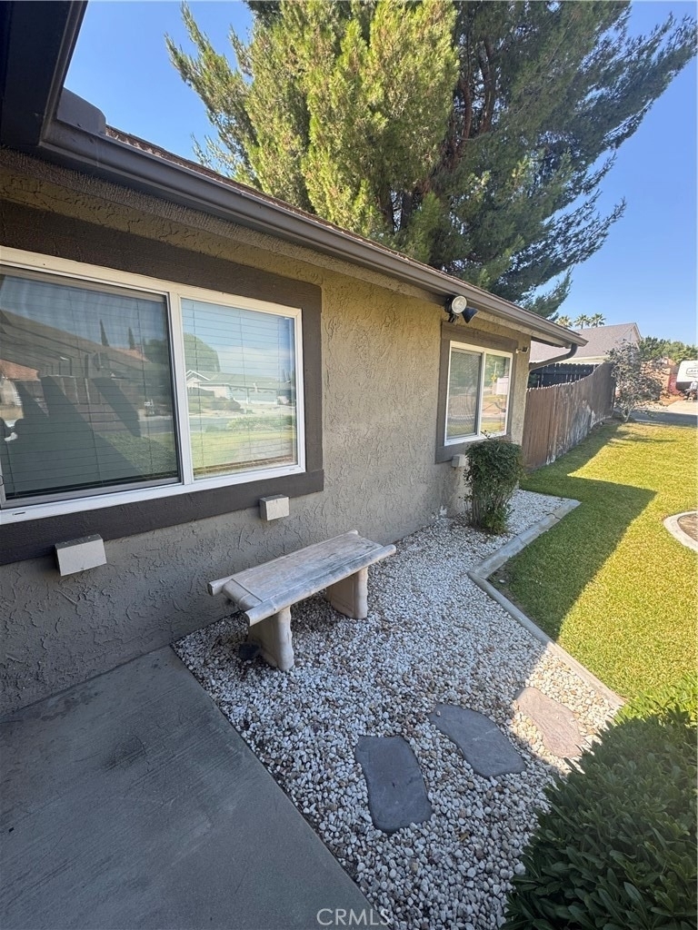 2152 Trafalgar Avenue - Photo 2