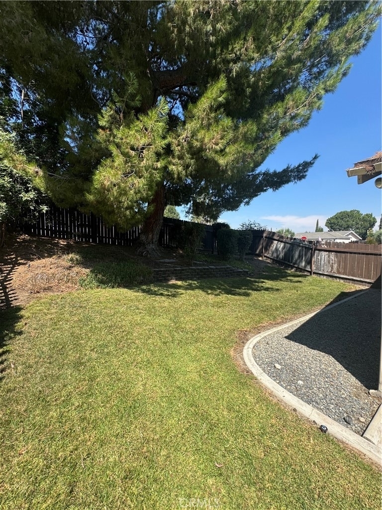 2152 Trafalgar Avenue - Photo 15