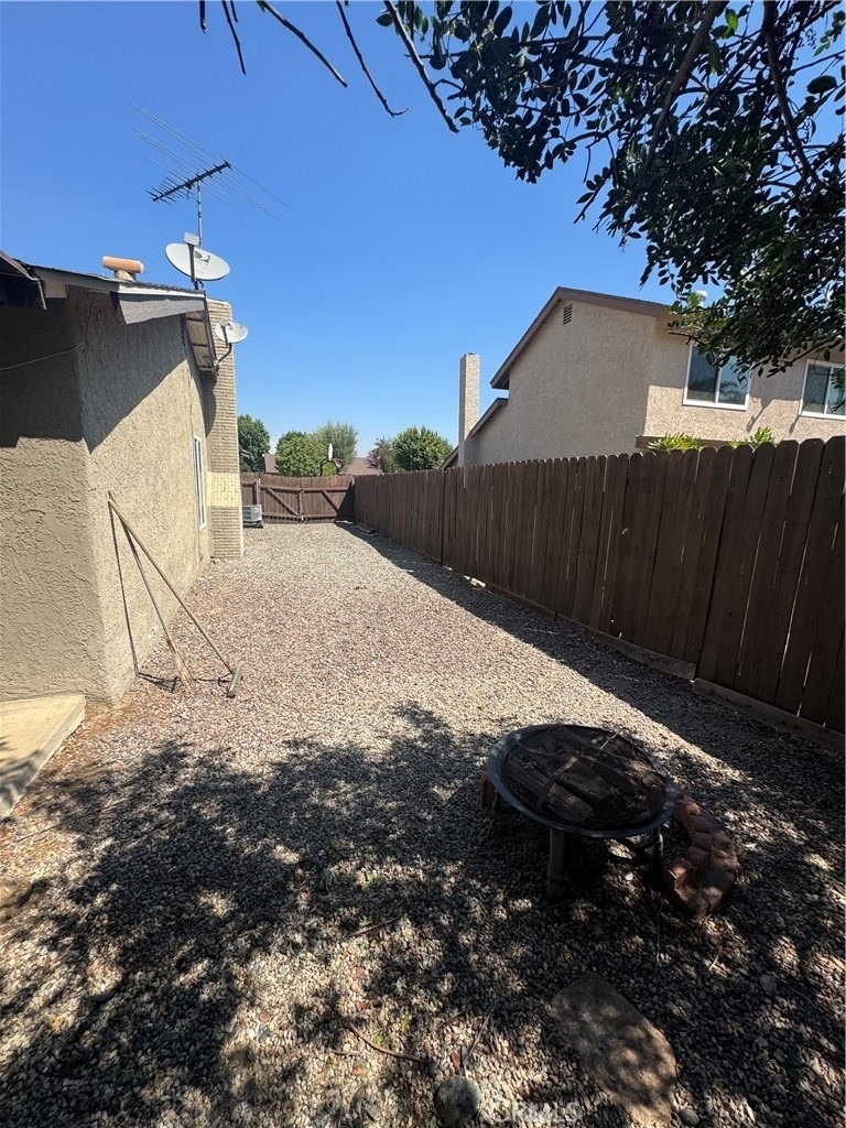 2152 Trafalgar Avenue - Photo 18