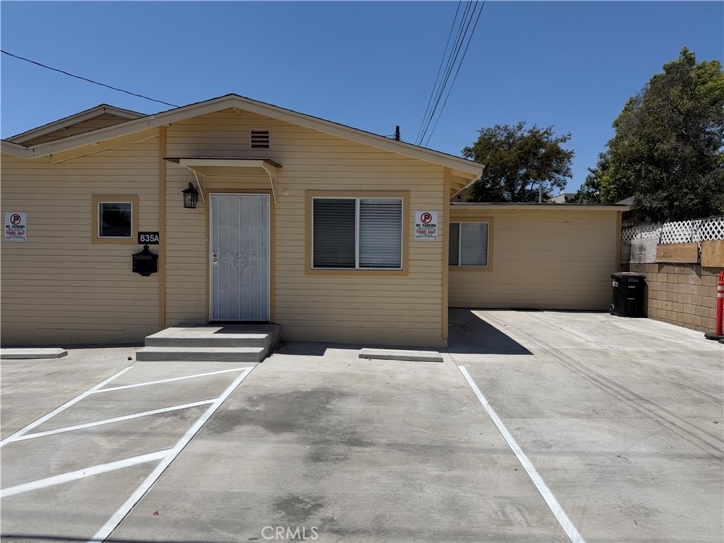 835 Pepper Way - Photo 0