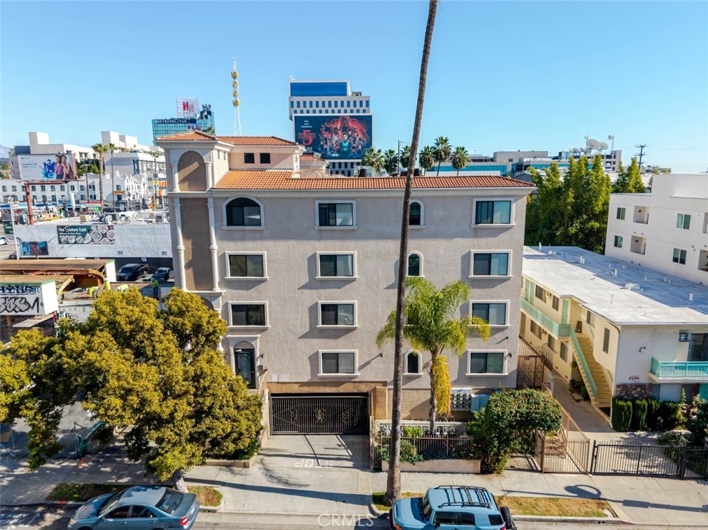 1466 Tamarind Avenue - Photo 17