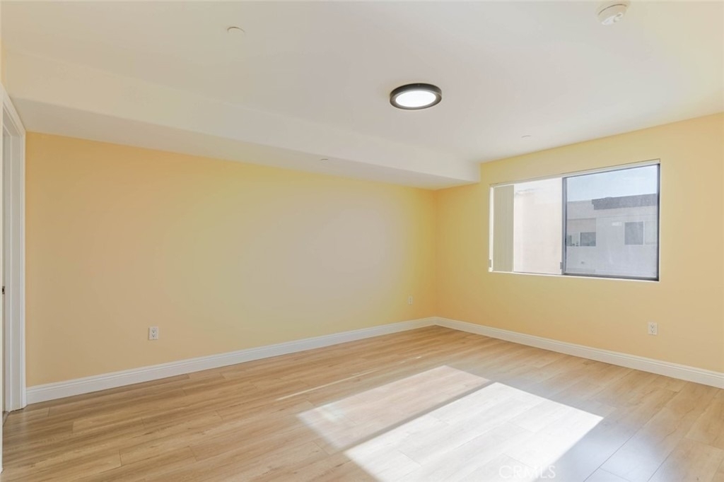 1466 Tamarind Avenue - Photo 9