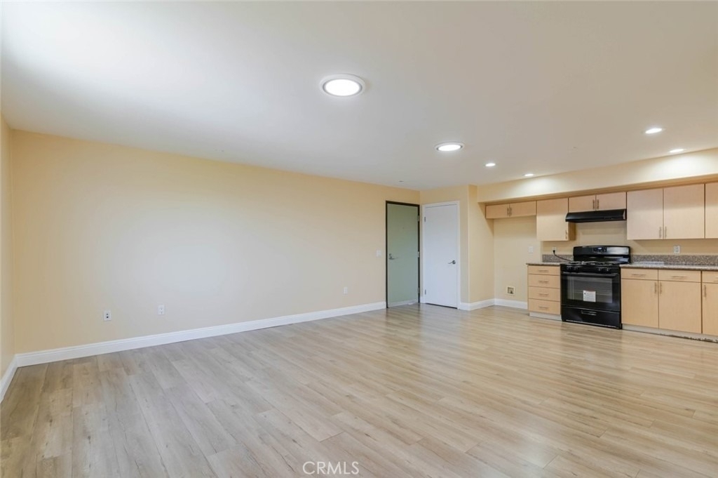 1466 Tamarind Avenue - Photo 3
