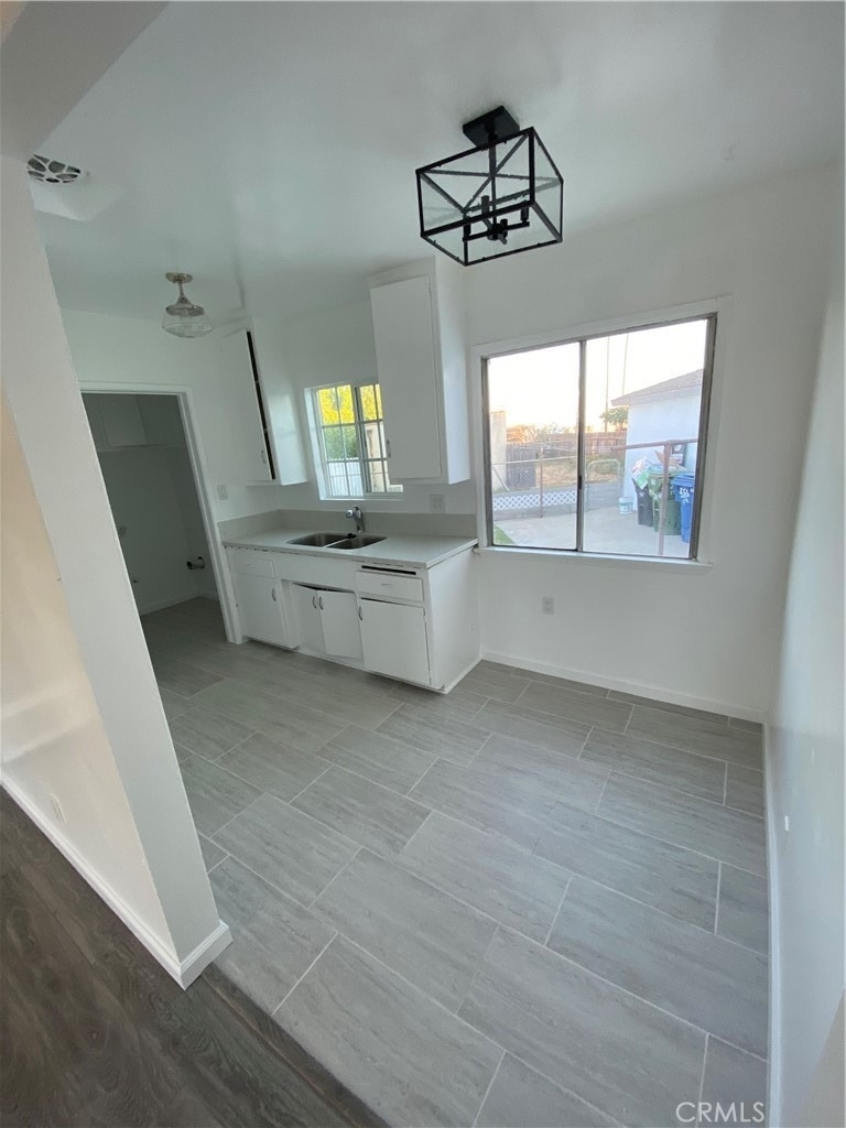 257 W 17th Street - Photo 2