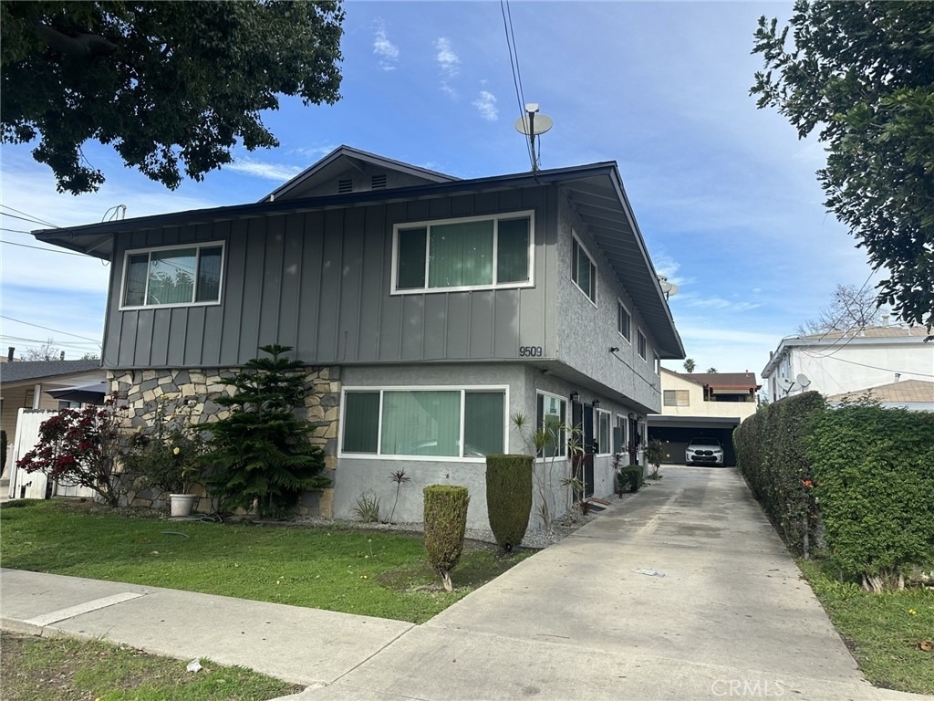 9509 Los Angeles - Photo 1