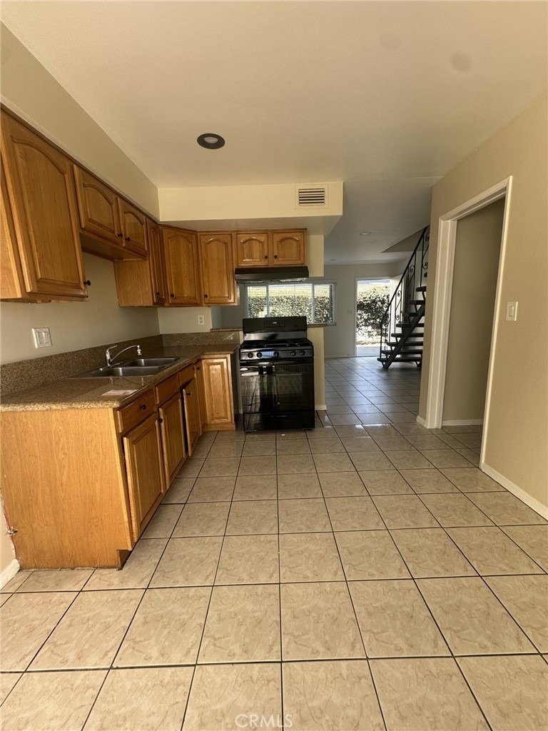 9509 Los Angeles - Photo 2