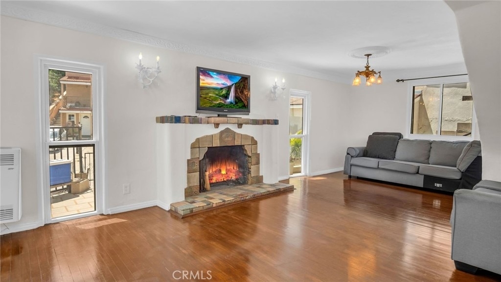 2620 Commodore - Photo 3