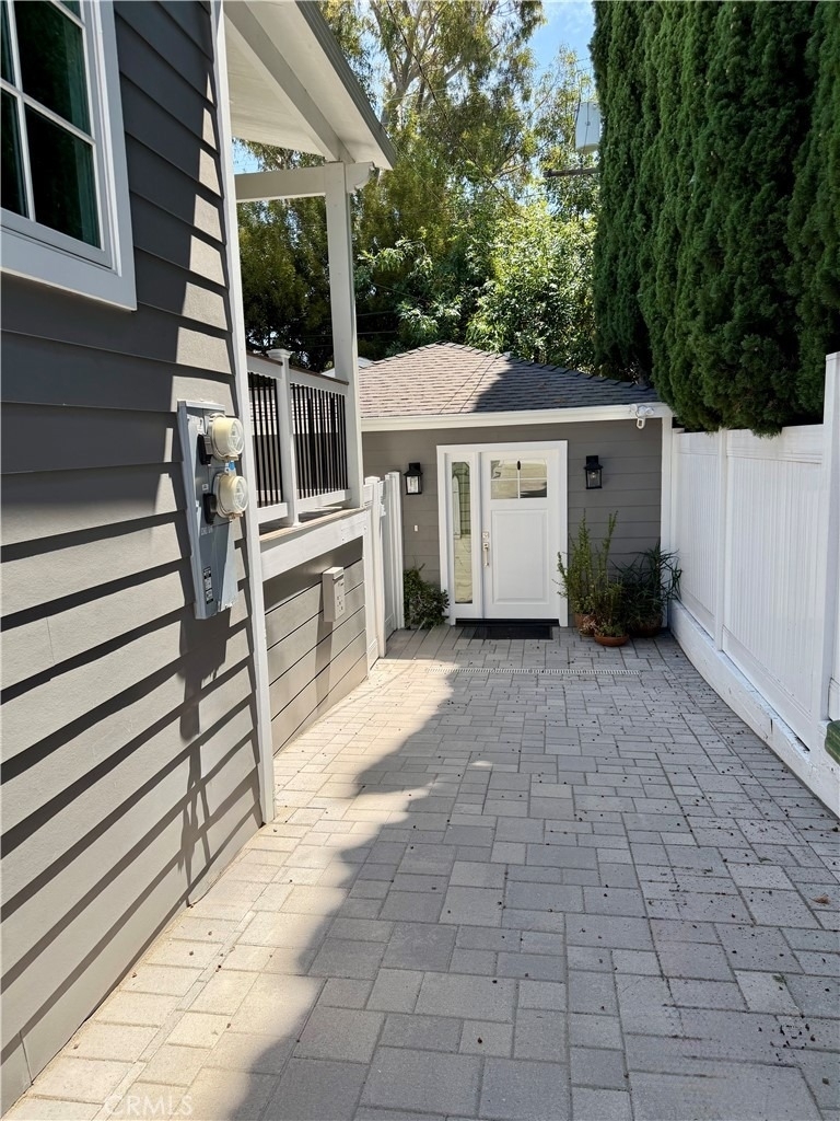 1820 1/2 S Wooster Street - Photo 24