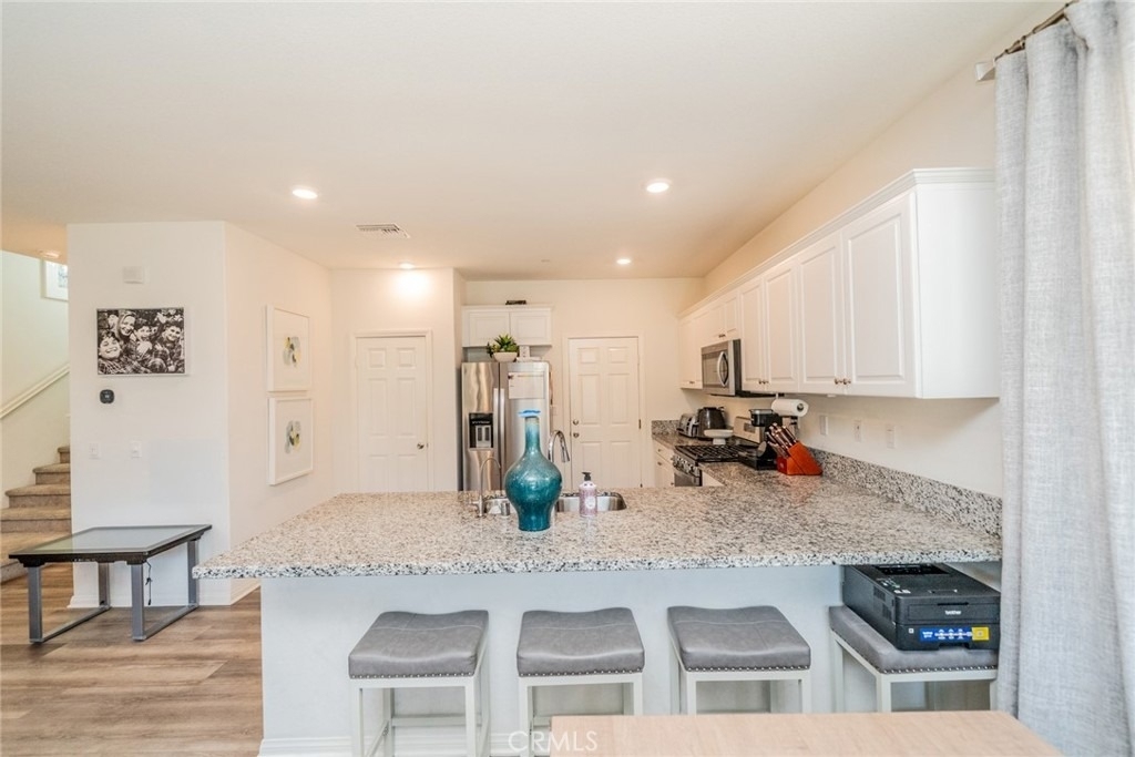 1617 Honeysuckle Place - Photo 3