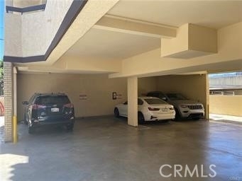1022 Irving Avenue - Photo 2