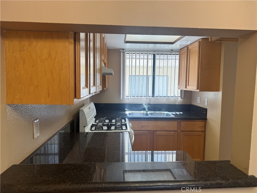 1022 Irving Avenue - Photo 7