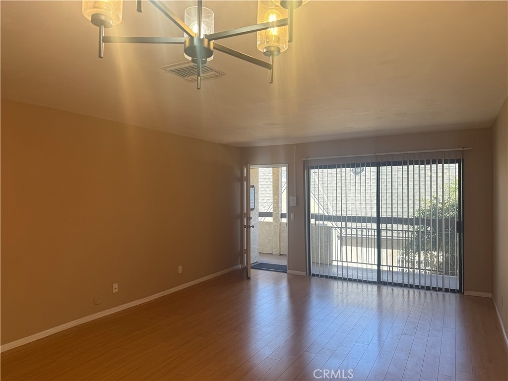 1022 Irving Avenue - Photo 4