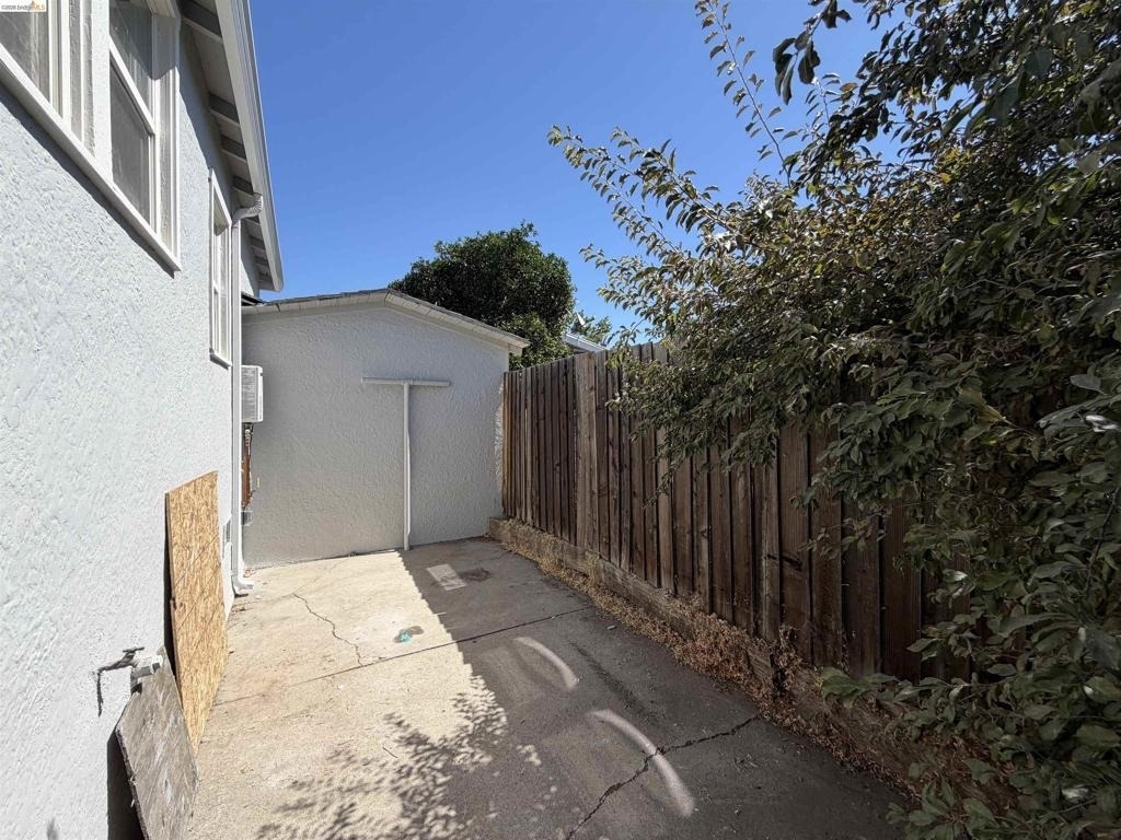 1225 Pine St - Photo 6