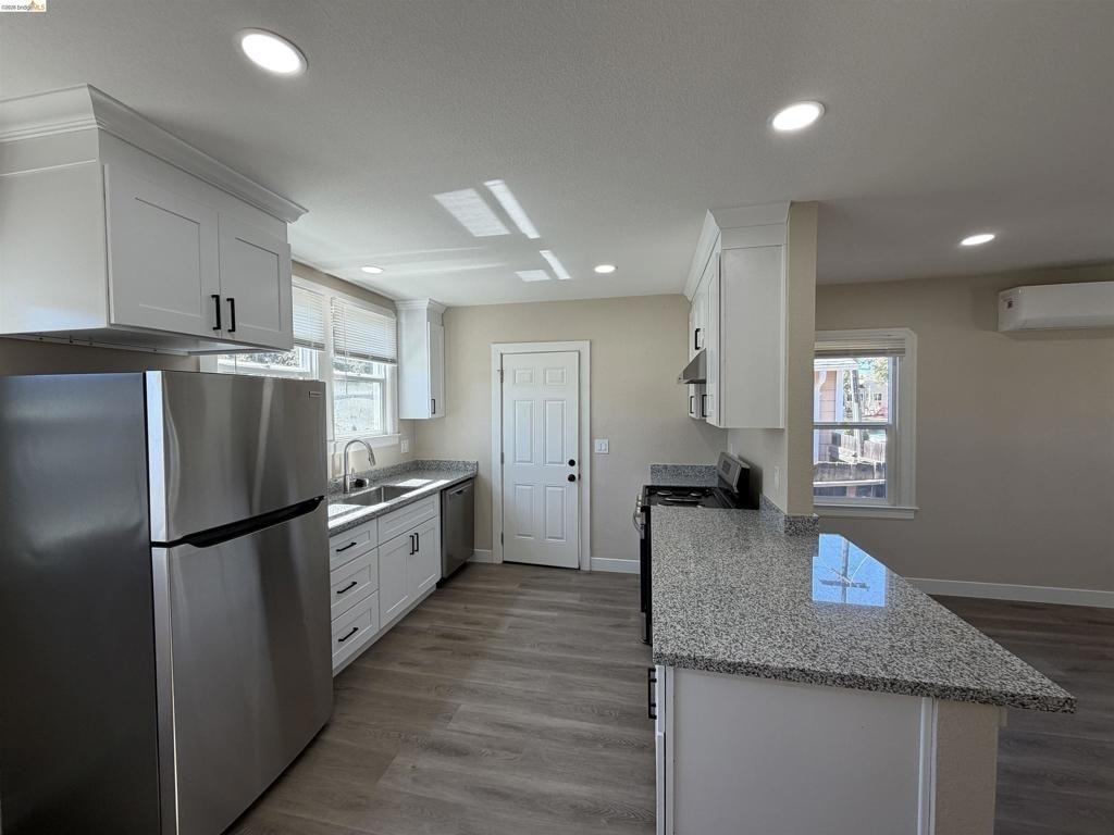 1225 Pine St - Photo 11