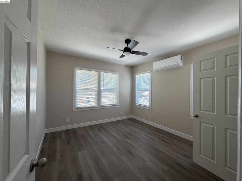 1225 Pine St - Photo 4