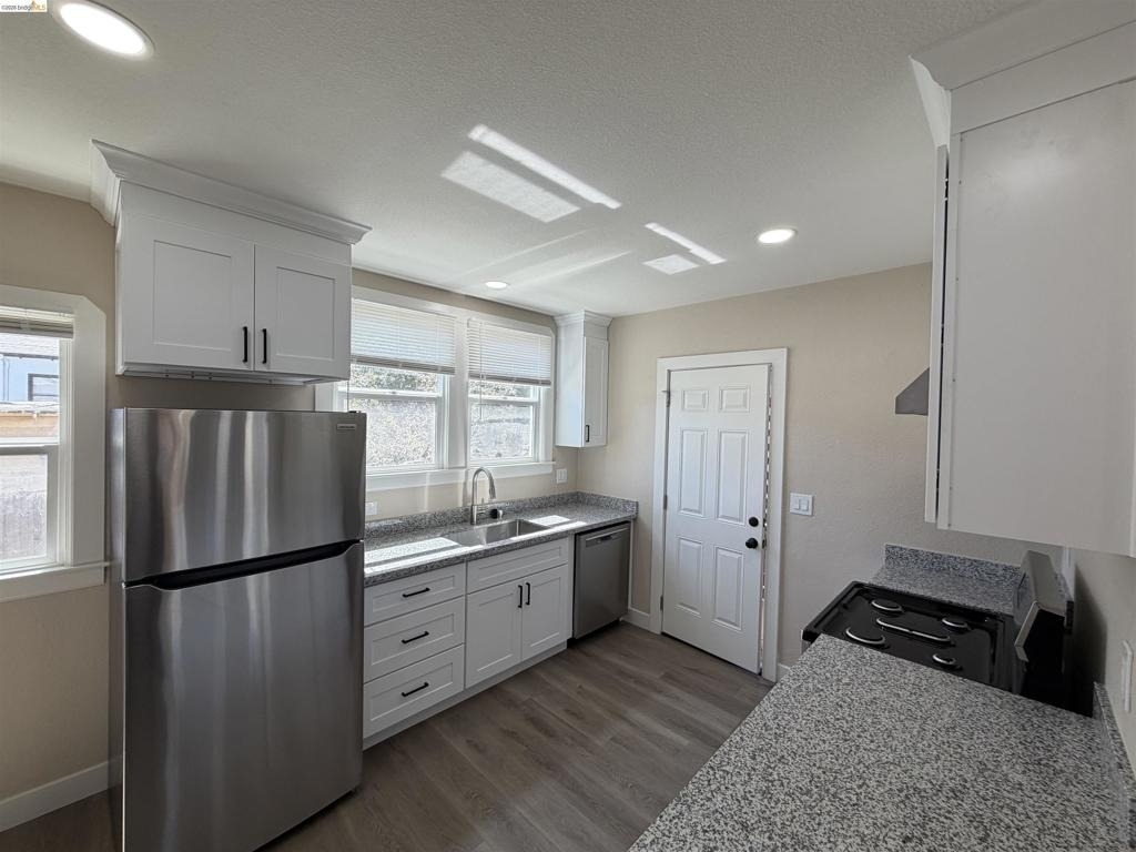 1225 Pine St - Photo 1