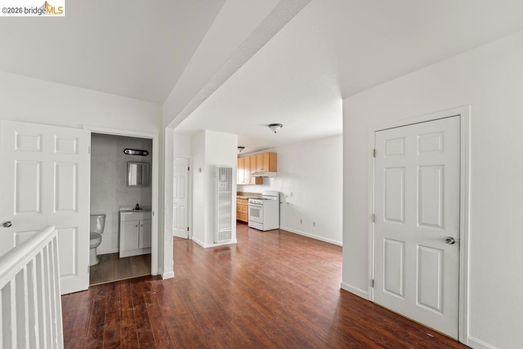 402 Bissell - Photo 0