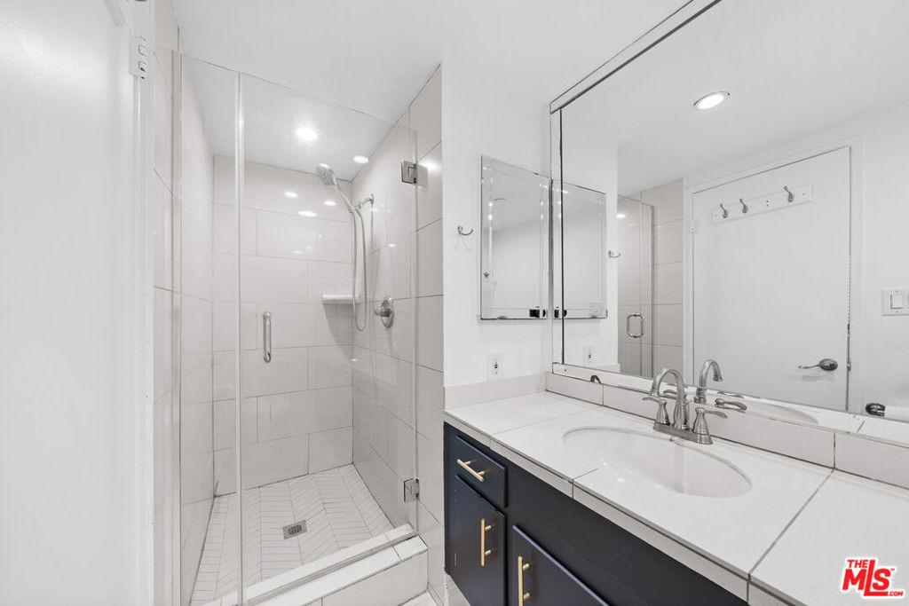148 S Reeves Drive - Photo 19