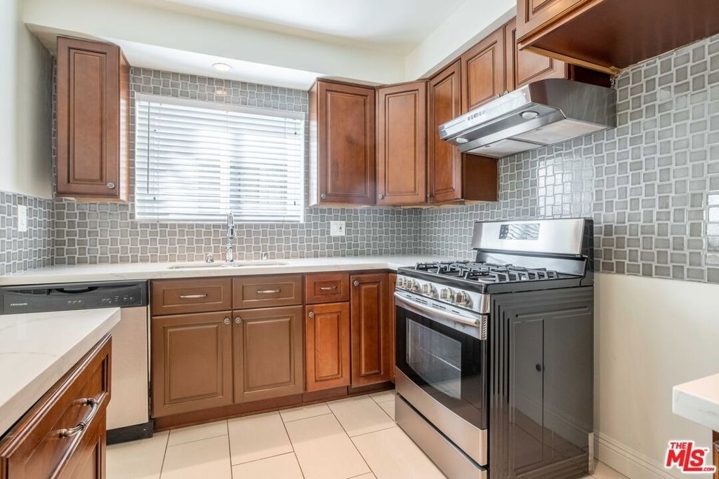 148 S Reeves Drive - Photo 22