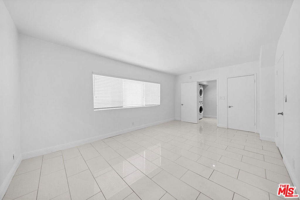 148 S Reeves Drive - Photo 17