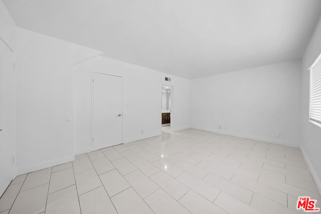 148 S Reeves Drive - Photo 15