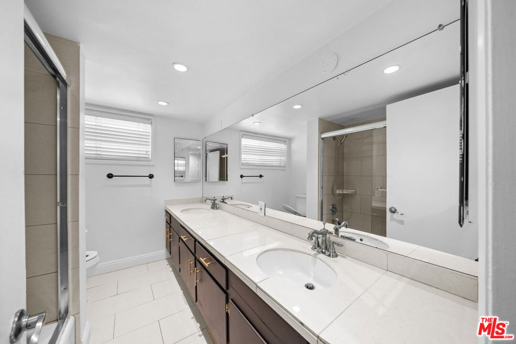 148 S Reeves Drive - Photo 9